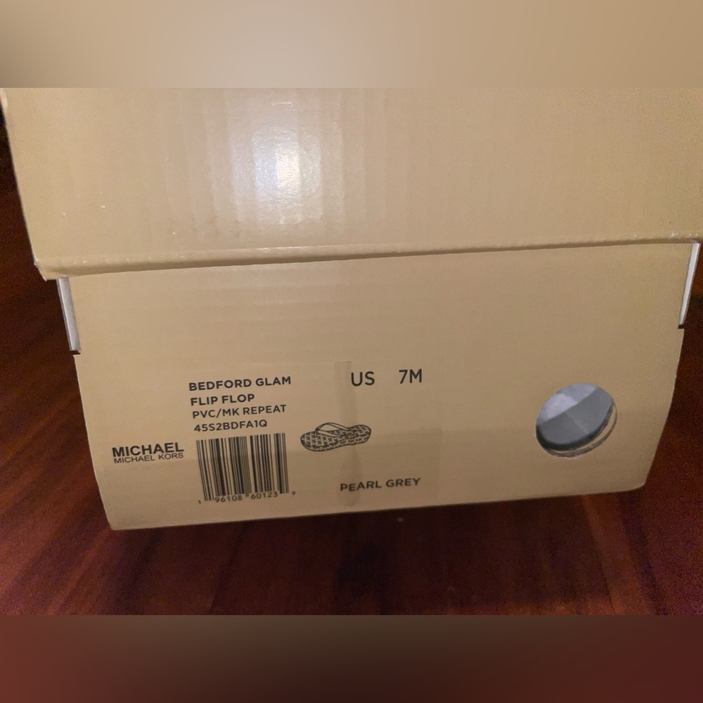 NWT Michael Kors Bedford Glam Platformm
Flip Flop  -Size 7 - Picture 3 of 8